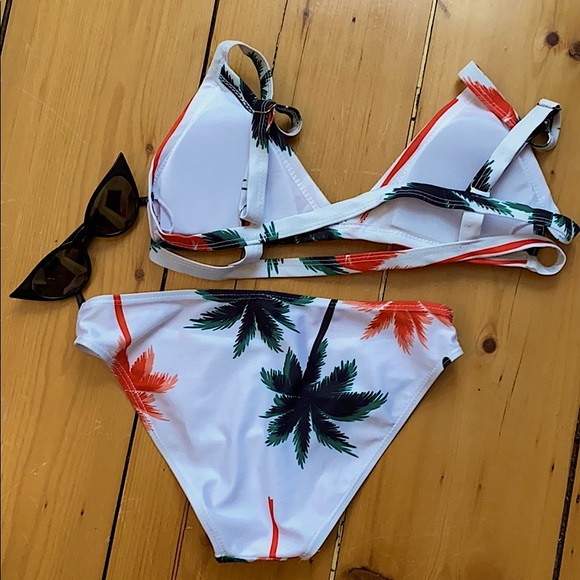 Tropical 2 piece padded bikini, like new. - Picture 2 of 2